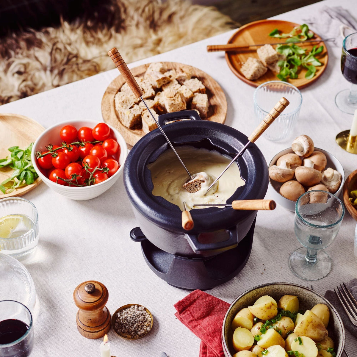 Alva Nori Enameled Cast Iron Fondue Set, 2-Qt